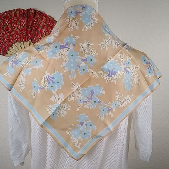 Vintage Vera Neumann Scarf Size 22X22 Approximately main image 5